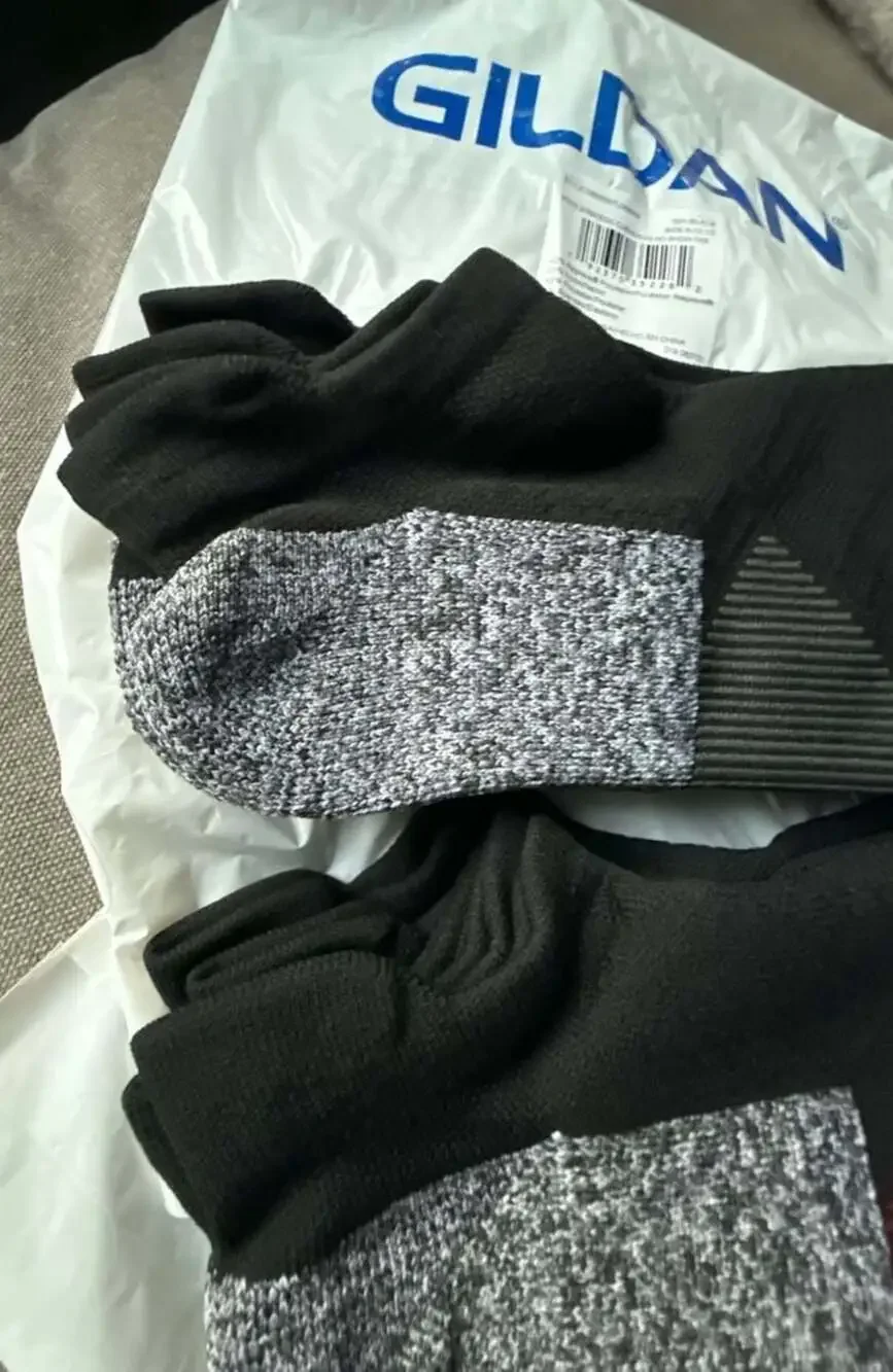 6 pair of Gildan Men's Strategic Cushion No Show Tab Socks